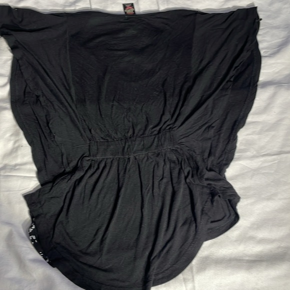 Free People Women’s Flutter sleeve Black w/ bold graphic floral design Size XS - Picture 6 of 7